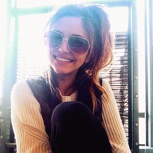 Meet your Posher, Anna elena